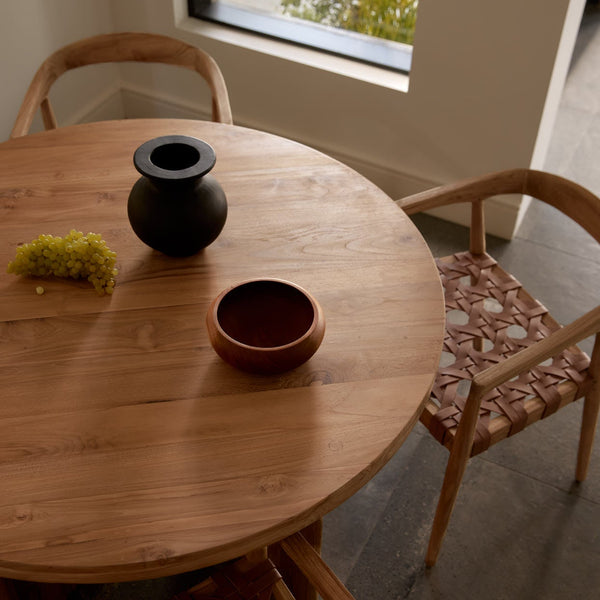 Avus Round Table in Natural