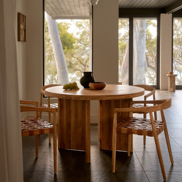 Avus Round Table in Natural